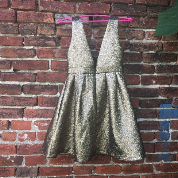 Glamorous and Playful Evening Gown - Picture 3 of 4